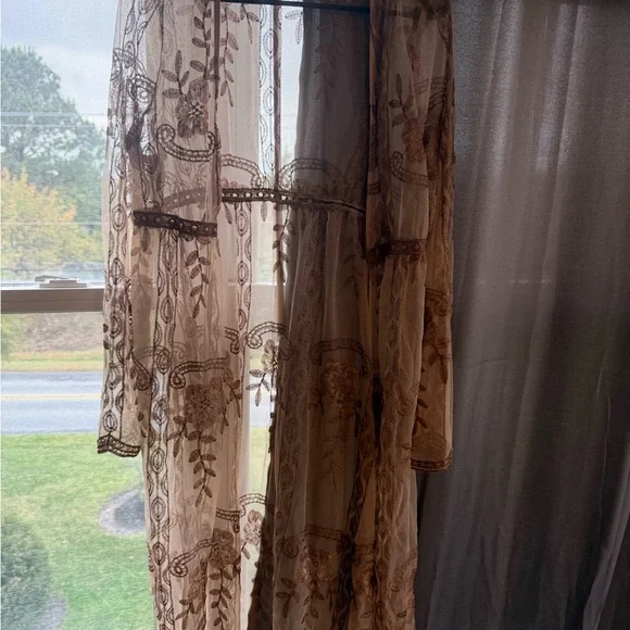 Haute Monde Floral Lace in Cream and Brown - Picture 1 of 1